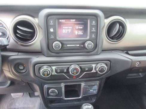 Used 2018 Jeep Wrangler Unlimited Sport image 24