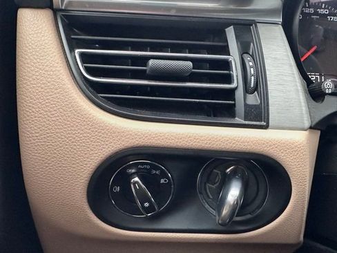 Used 2021 Porsche Macan image 12