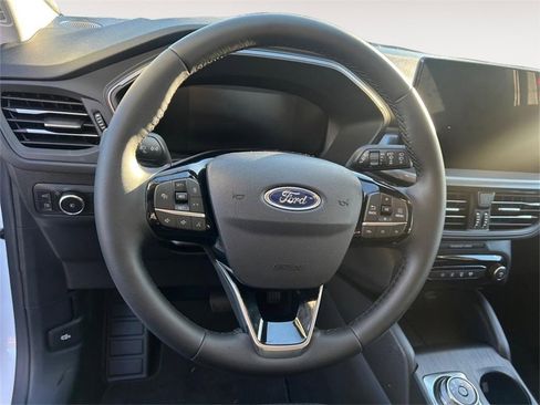 Used 2025 Ford Escape SE w/ Class II Trailer Tow Package image 13