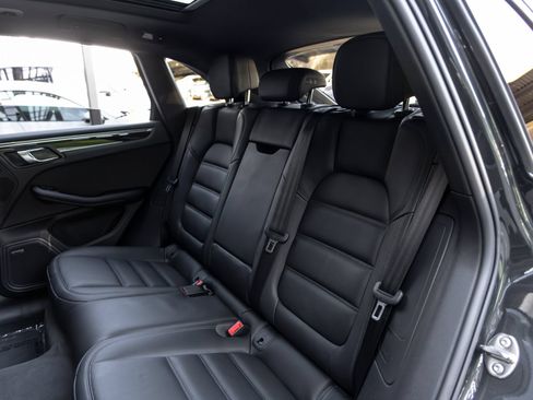 Certified 2026 Porsche Macan AWD/4WD image 45