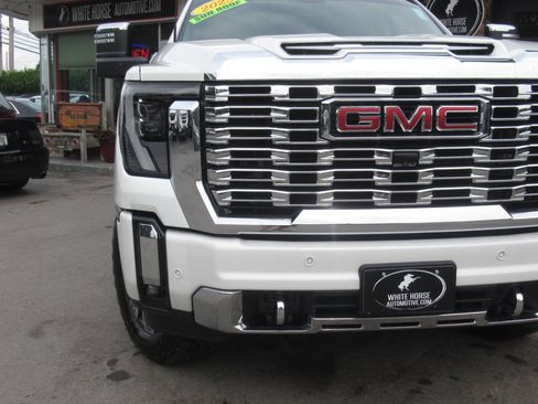 Used 2025 GMC Sierra 2500 Denali w/ Denali Reserve Package AWD/4WD image 3