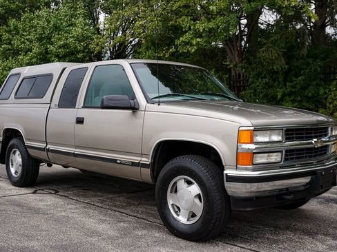 Used 1998 Chevrolet Silverado 1500 4x4 Extended Cab w/ Preferred Equipment Group 2 image 2