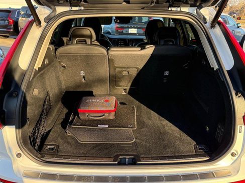 Used 2019 Volvo XC60 T5 Inscription image 6