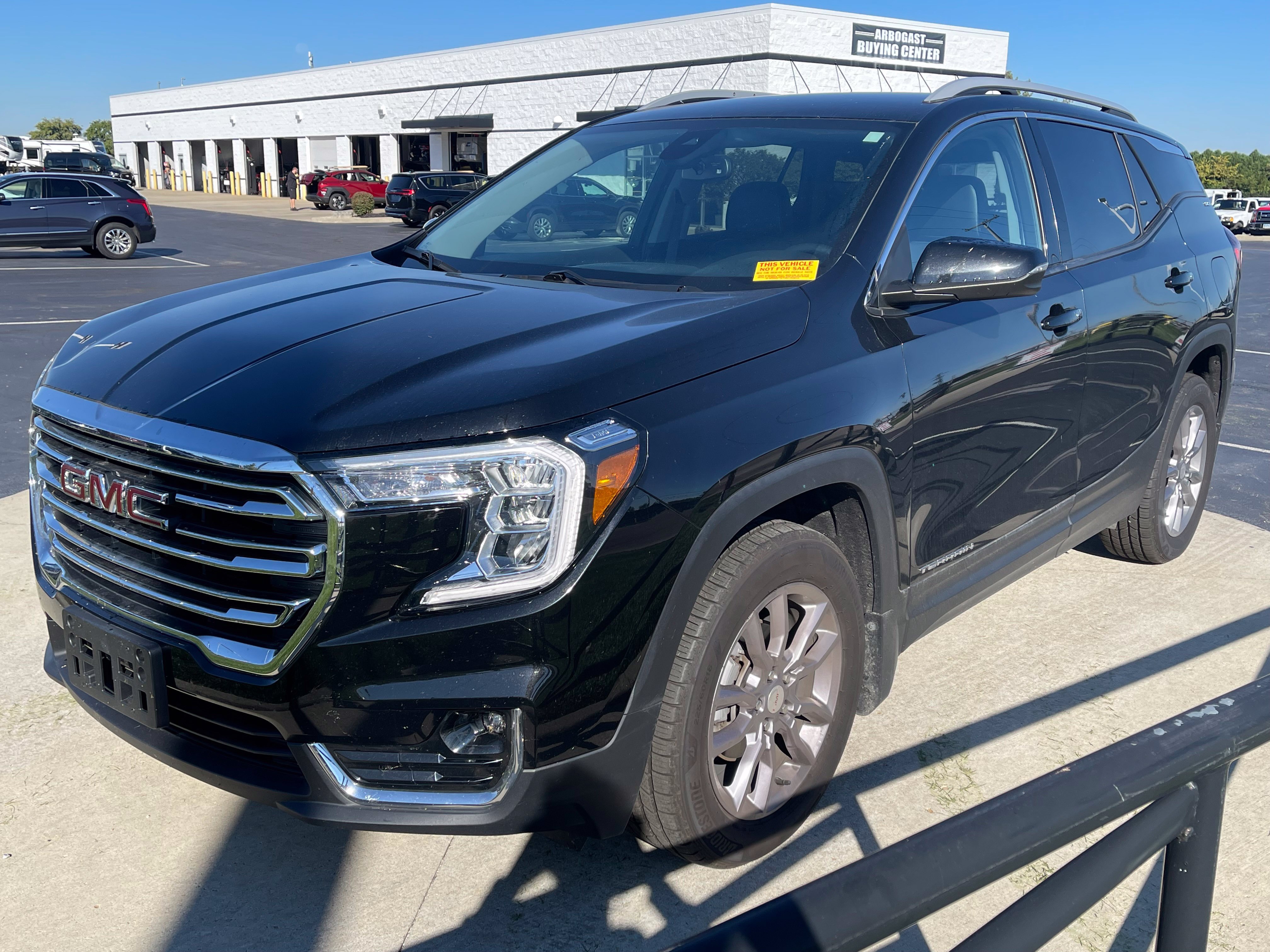 Used 2023 GMC Terrain SLT AWD/4WD image 3