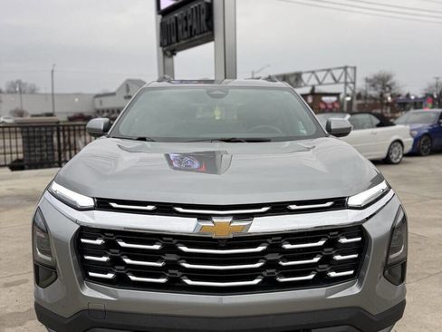 Used 2025 Chevrolet Equinox LT w/ Convenience Package II image 2