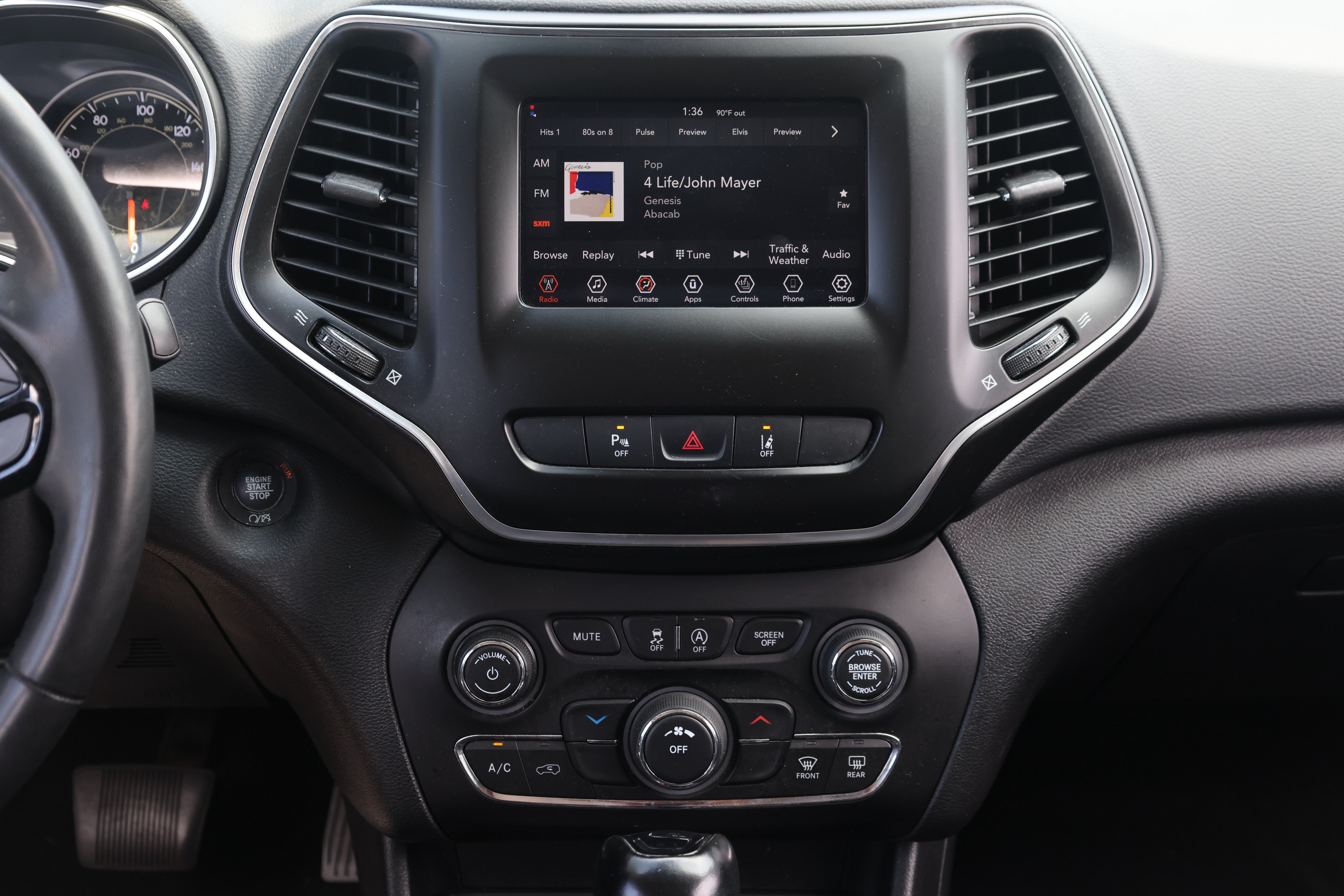 Used 2021 Jeep Cherokee Latitude Plus w/ Sun & Sound Group AWD/4WD image 9