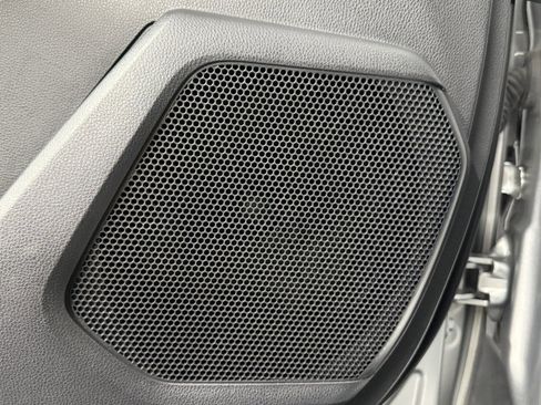 Used 2024 Toyota Highlander LE image 16