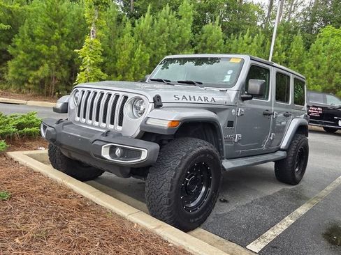 Used 2018 Jeep Wrangler Unlimited Sahara AWD/4WD image 3