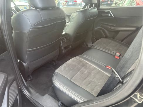 Used 2024 Mitsubishi Outlander SE image 18