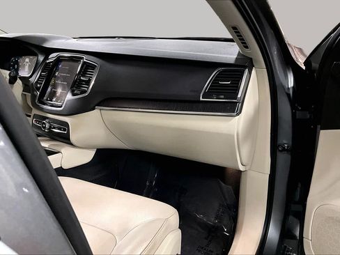 Used 2020 Volvo XC90 T6 Momentum w/ Protection Package Premier AWD/4WD image 19