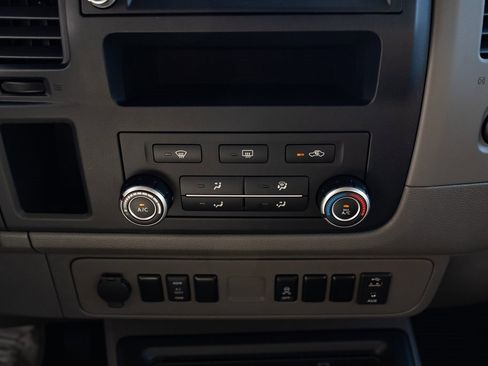 Used 2020 Nissan NV 3500 SV image 17