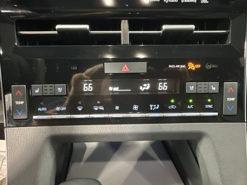 Used 2022 Toyota Avalon Limited w/ Advanced Safety Package FWD image 34