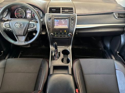 Used 2017 Toyota Camry SE FWD image 3