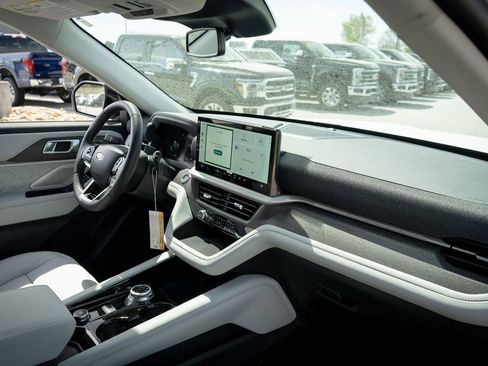 New 2026 Ford Explorer Platinum image 37