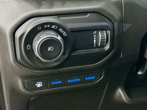 Used 2023 Jeep Wrangler Sahara image 17