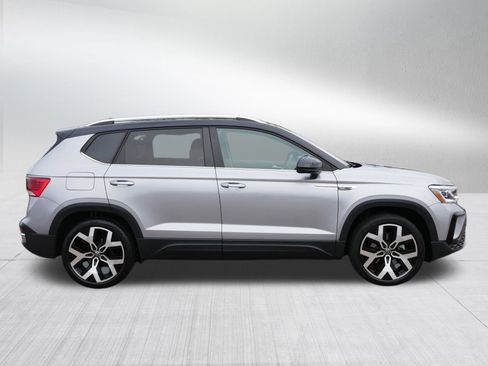 Used 2023 Volkswagen Taos SEL image 8