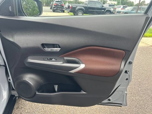Used 2023 Nissan Kicks SR FWD image 19