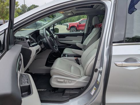 Used 2023 Honda Odyssey Elite image 12