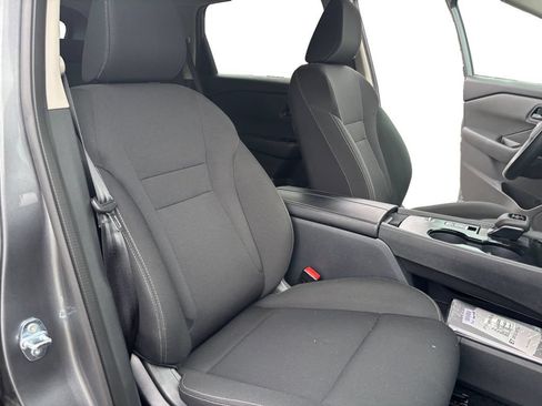 Used 2025 Nissan Rogue S FWD image 25