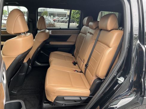 Certified 2024 Hyundai Santa Fe Limited AWD/4WD image 27