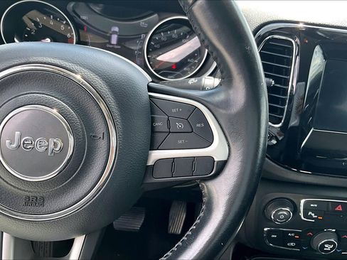 Used 2019 Jeep Compass Latitude FWD image 23