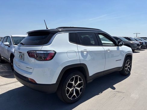 Used 2025 Jeep Compass Limited AWD/4WD image 2