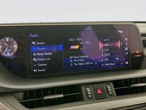 Used 2019 Lexus ES 300h w/ Accessory Package 2 FWD image 21