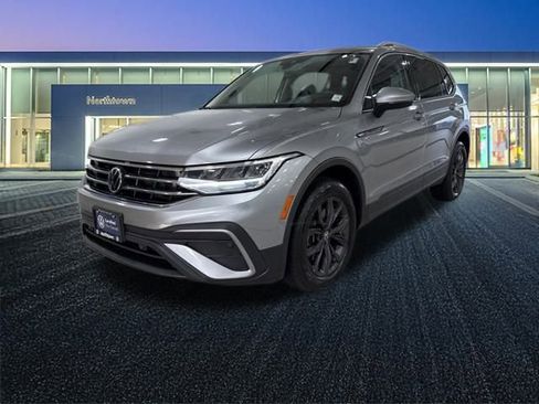 Certified 2022 Volkswagen Tiguan SE image 8