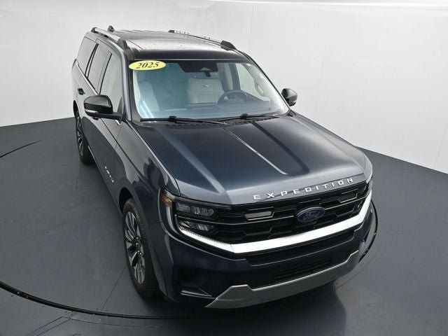 Used 2025 Ford Expedition Platinum w/ Driver's Package AWD/4WD image 22