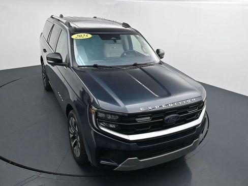 Used 2025 Ford Expedition Platinum w/ Driver's Package AWD/4WD image 22