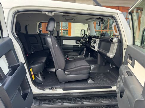 Used 2013 Toyota FJ Cruiser 4WD w/ Upgrade Pkg image 22