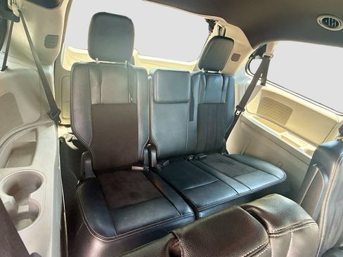 Used 2020 Dodge Grand Caravan SXT FWD image 28