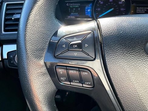 Used 2018 Ford Explorer XLT w/ Equipment Group 202A image 16