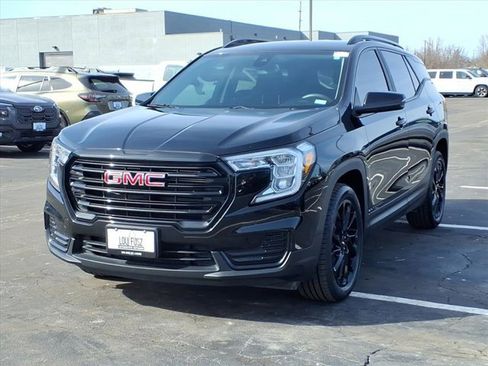 Used 2024 GMC Terrain SLE w/ Driver Convenience Package image 2