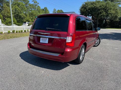 Used 2013 Chrysler Town & Country Touring-L w/ Entertainment Group #2 FWD image 14