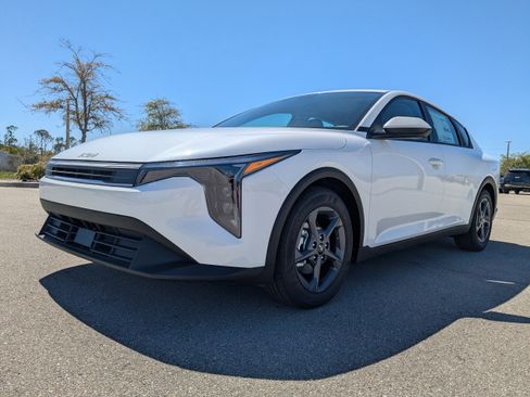 New 2026 Kia K4 FWD image 9