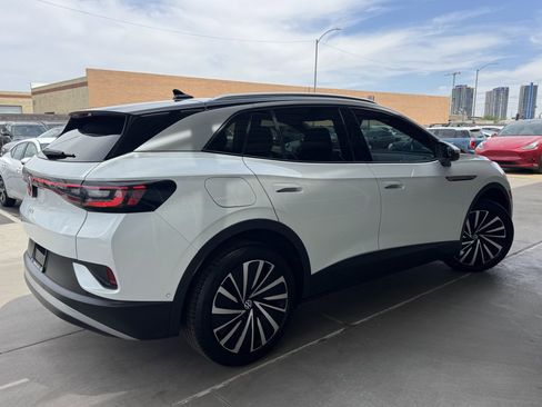 Used 2023 Volkswagen ID.4 Pro S Plus image 4