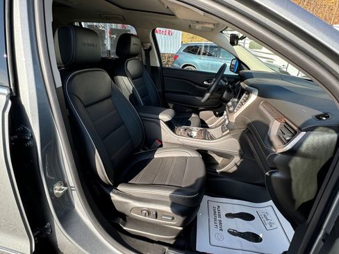 Used 2023 GMC Acadia Denali w/ Denali Technology Package image 24