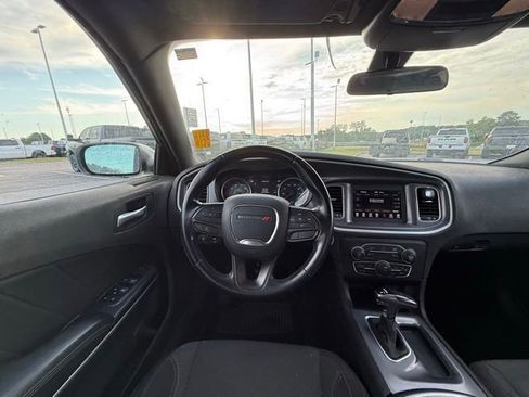 Used 2020 Dodge Charger SXT RWD image 6