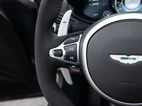 Used 2021 Aston Martin V8 Vantage Roadster RWD image 32