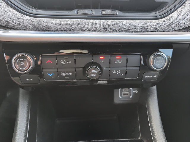 Used 2024 Jeep Compass Latitude AWD/4WD image 14