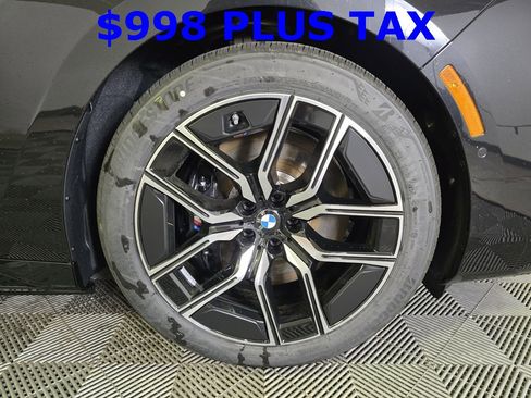 New 2025 BMW 750e xDrive image 2