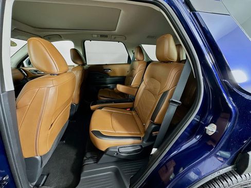 Certified 2024 Nissan Pathfinder Platinum image 35