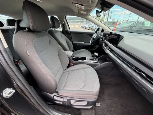 Used 2025 Kia K4 FWD image 35
