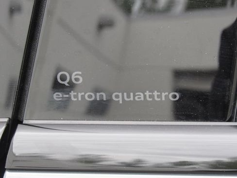 Used 2025 Audi Q6 e-tron Prestige AWD/4WD image 8