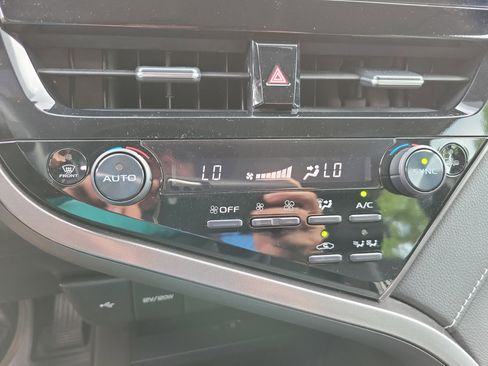 Used 2022 Toyota Camry XSE image 15