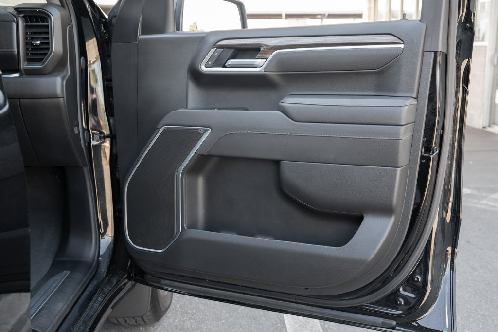 Used 2025 Chevrolet Silverado 1500 LT w/ LPO, Dark Essentials Package RWD image 43
