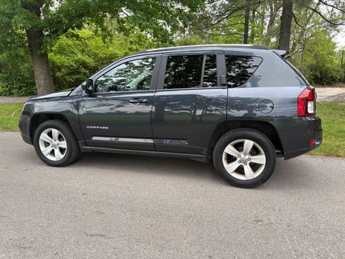 Used 2014 Jeep Compass Latitude w/ Sun/Sound Group AWD/4WD image 5