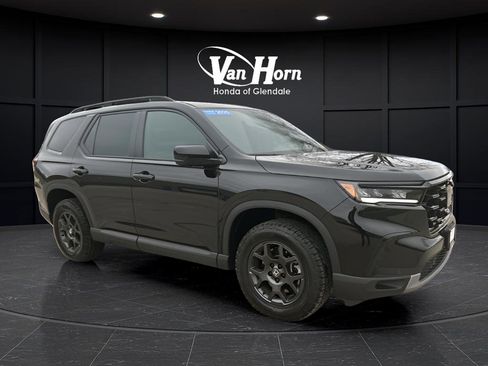 Certified 2025 Honda Pilot TrailSport image 1
