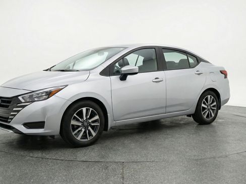 Used 2025 Nissan Versa SV FWD image 3